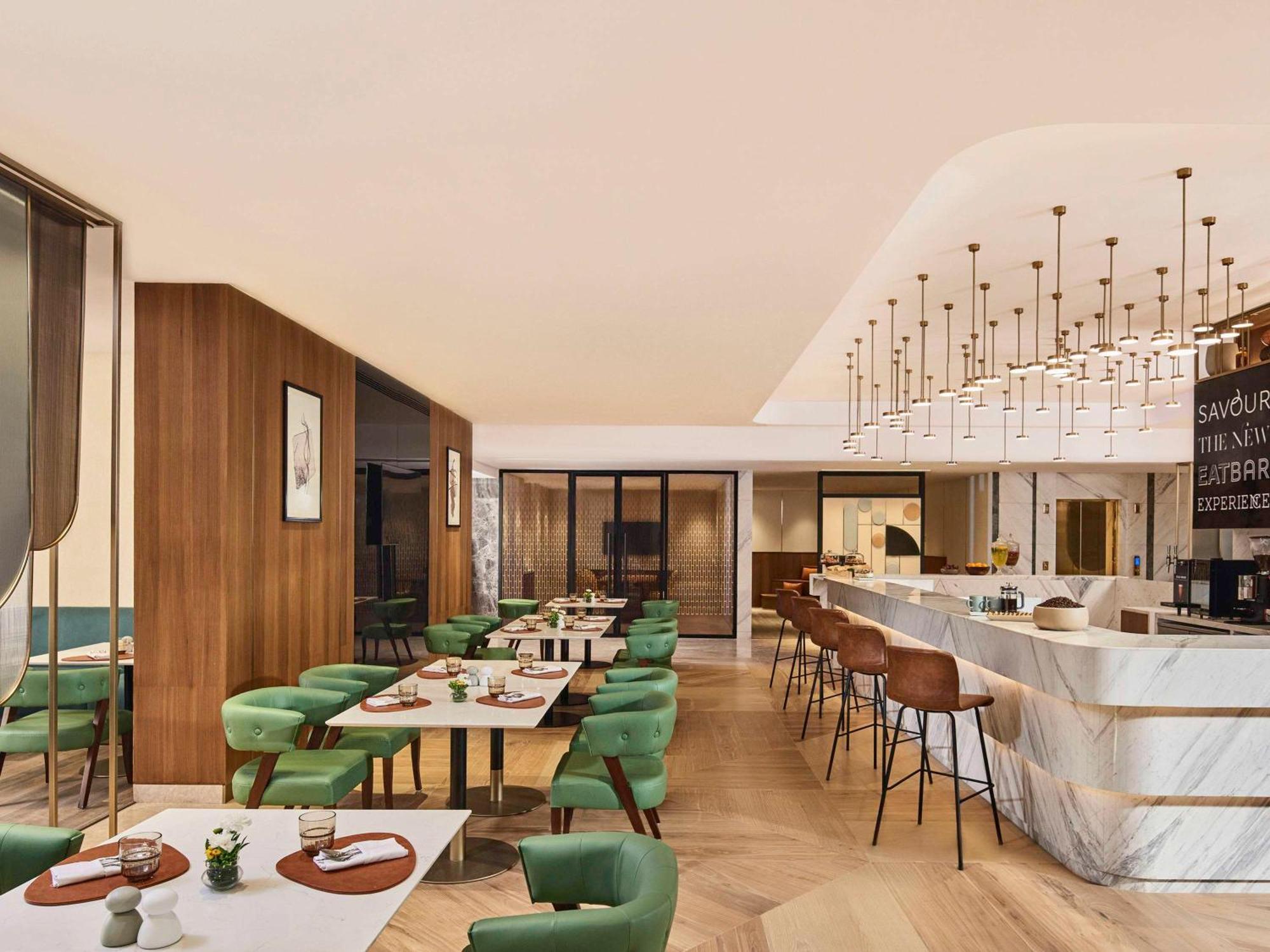 Novotel Mumbai International Airport المظهر الخارجي الصورة The Lounge at London Heathrow Airport