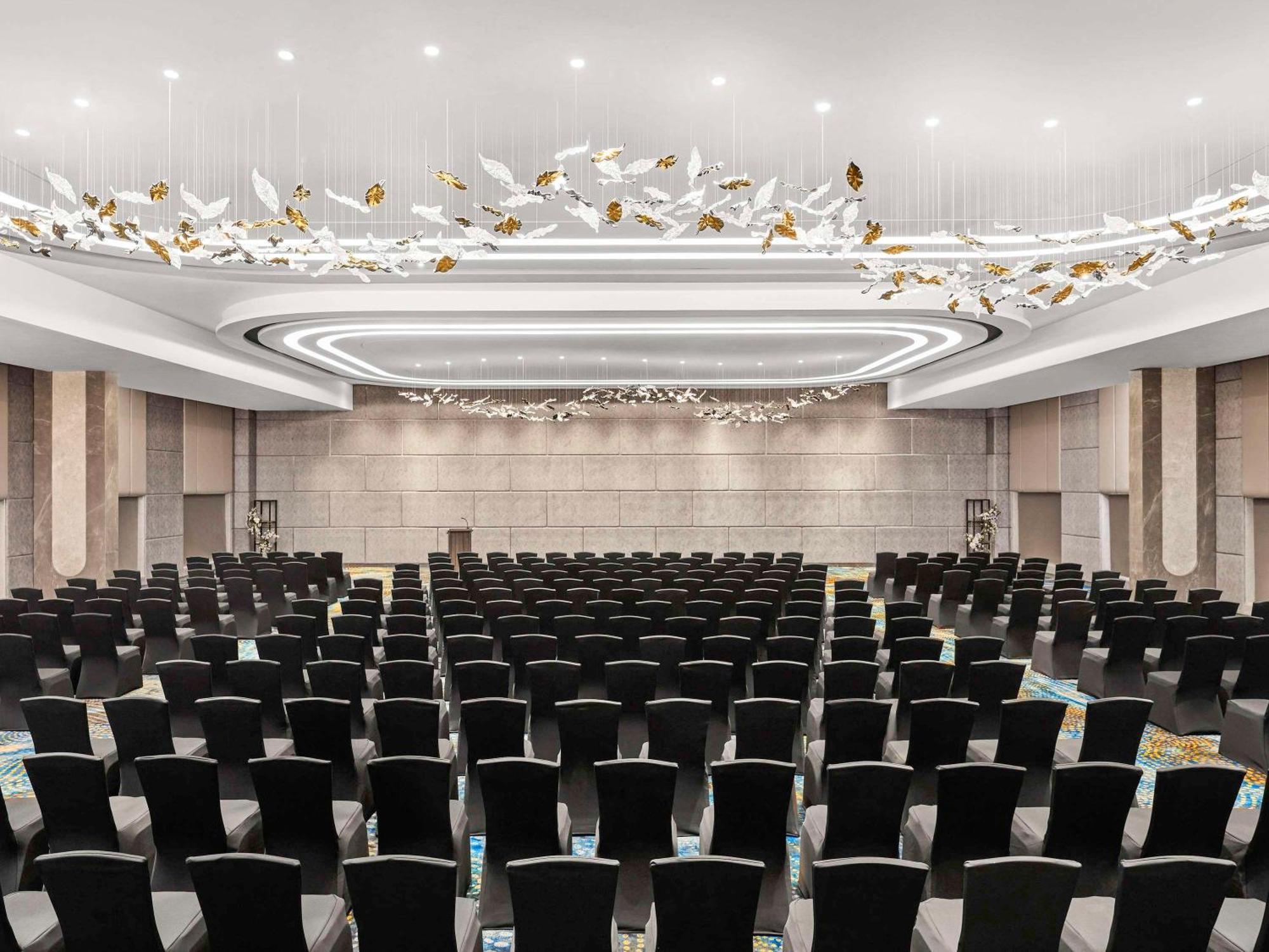 Novotel Mumbai International Airport المظهر الخارجي الصورة The ballroom