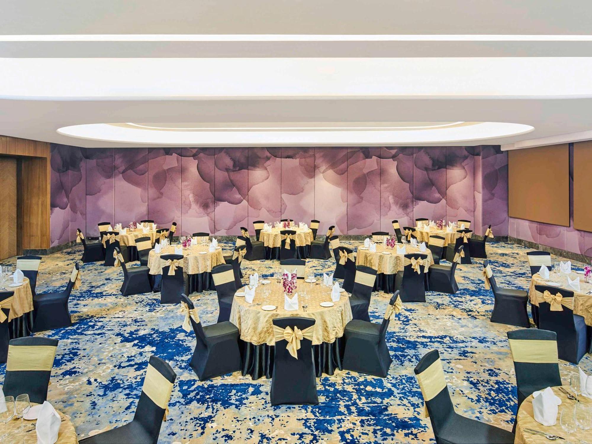 Novotel Mumbai International Airport المظهر الخارجي الصورة The ballroom