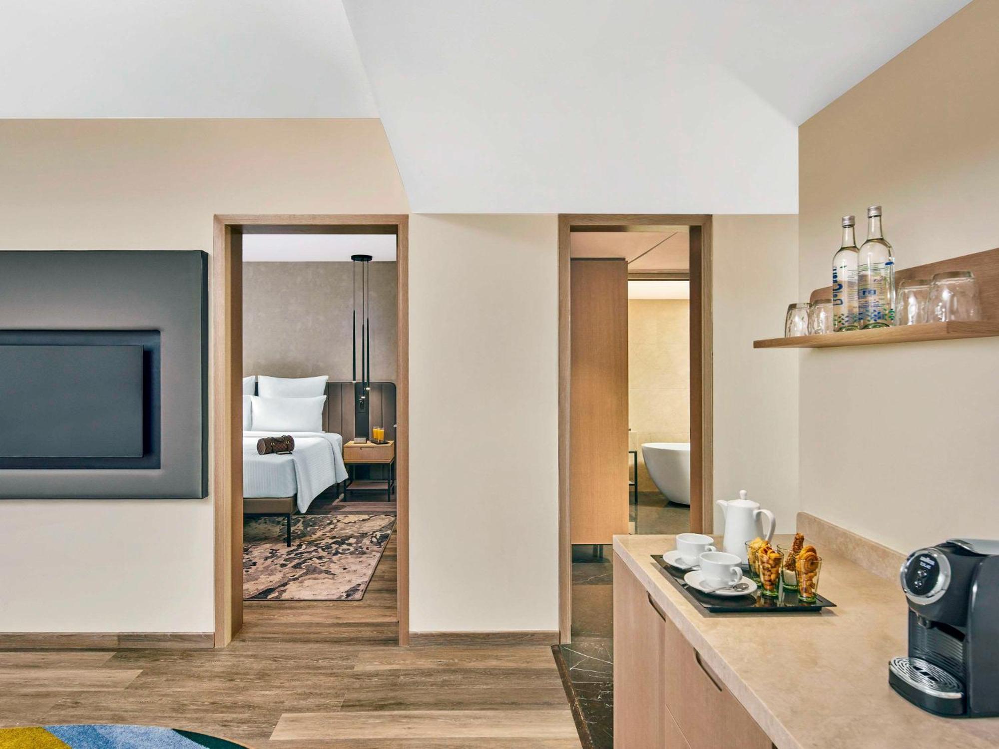 Novotel Mumbai International Airport المظهر الخارجي الصورة Suite