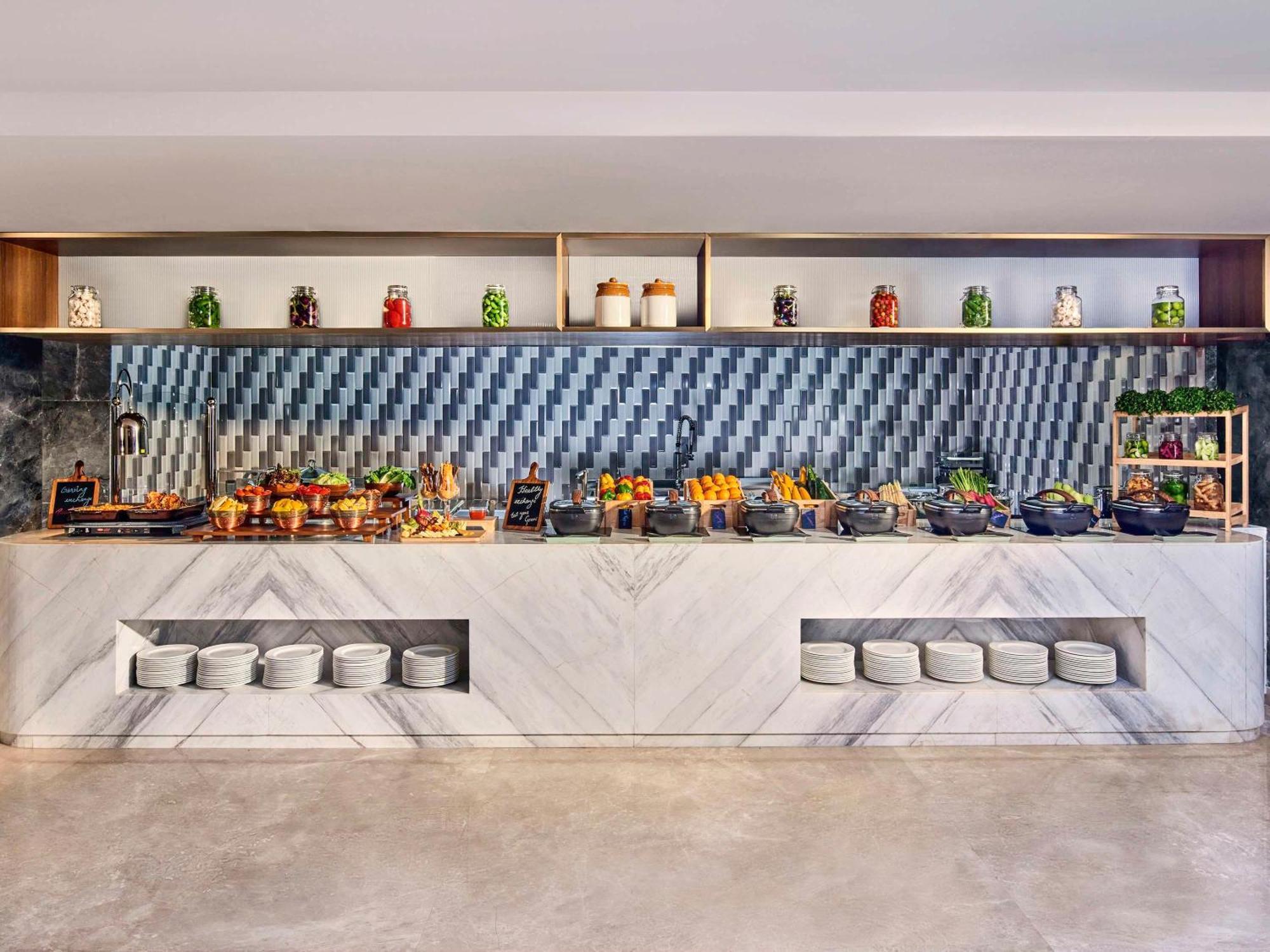 Novotel Mumbai International Airport المظهر الخارجي الصورة The buffet at the hotel