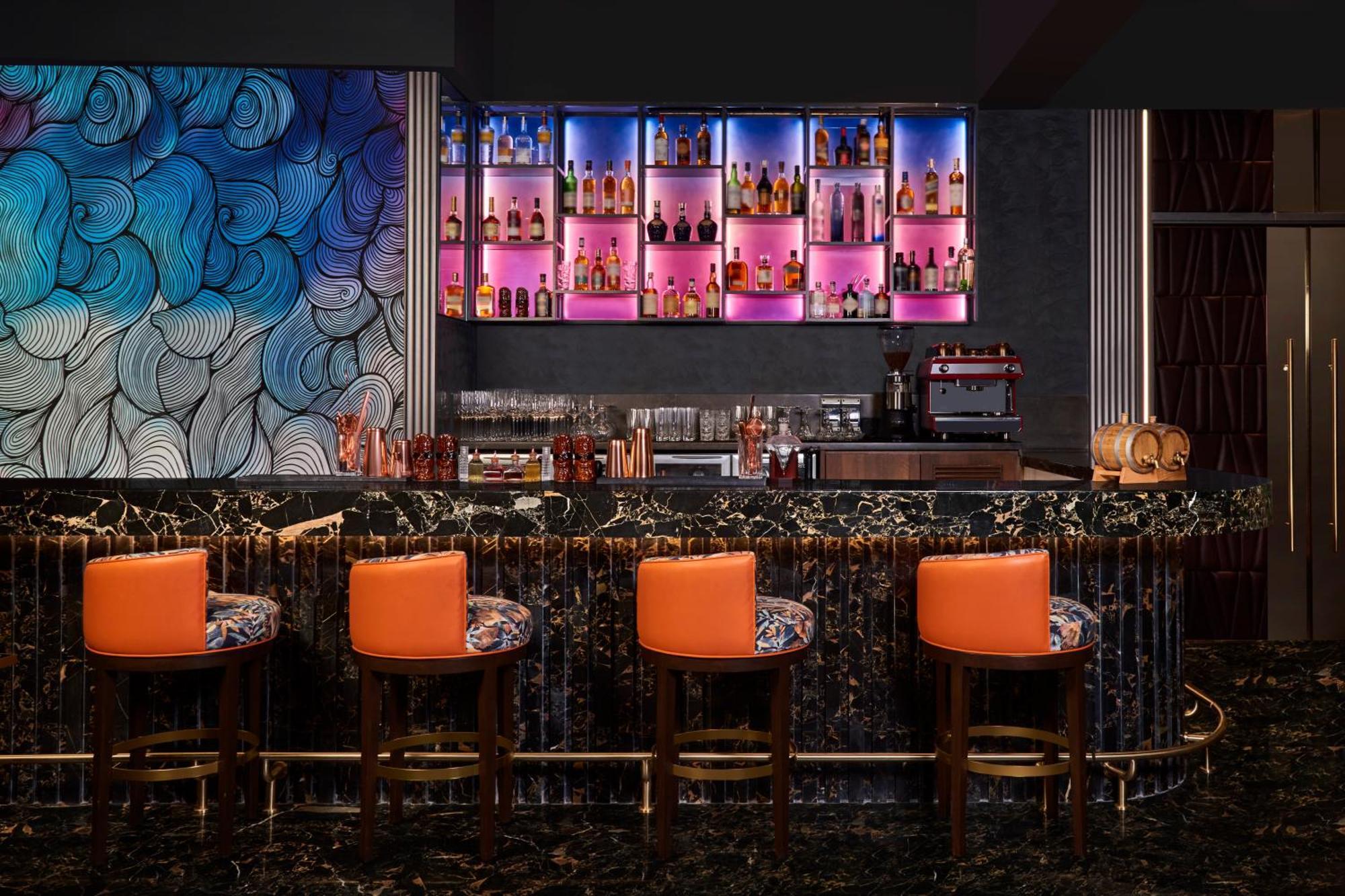 Novotel Mumbai International Airport المظهر الخارجي الصورة The bar at the 1919