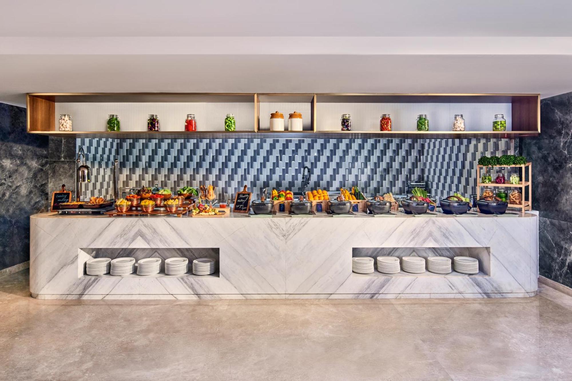 Novotel Mumbai International Airport المظهر الخارجي الصورة The buffet at the hotel