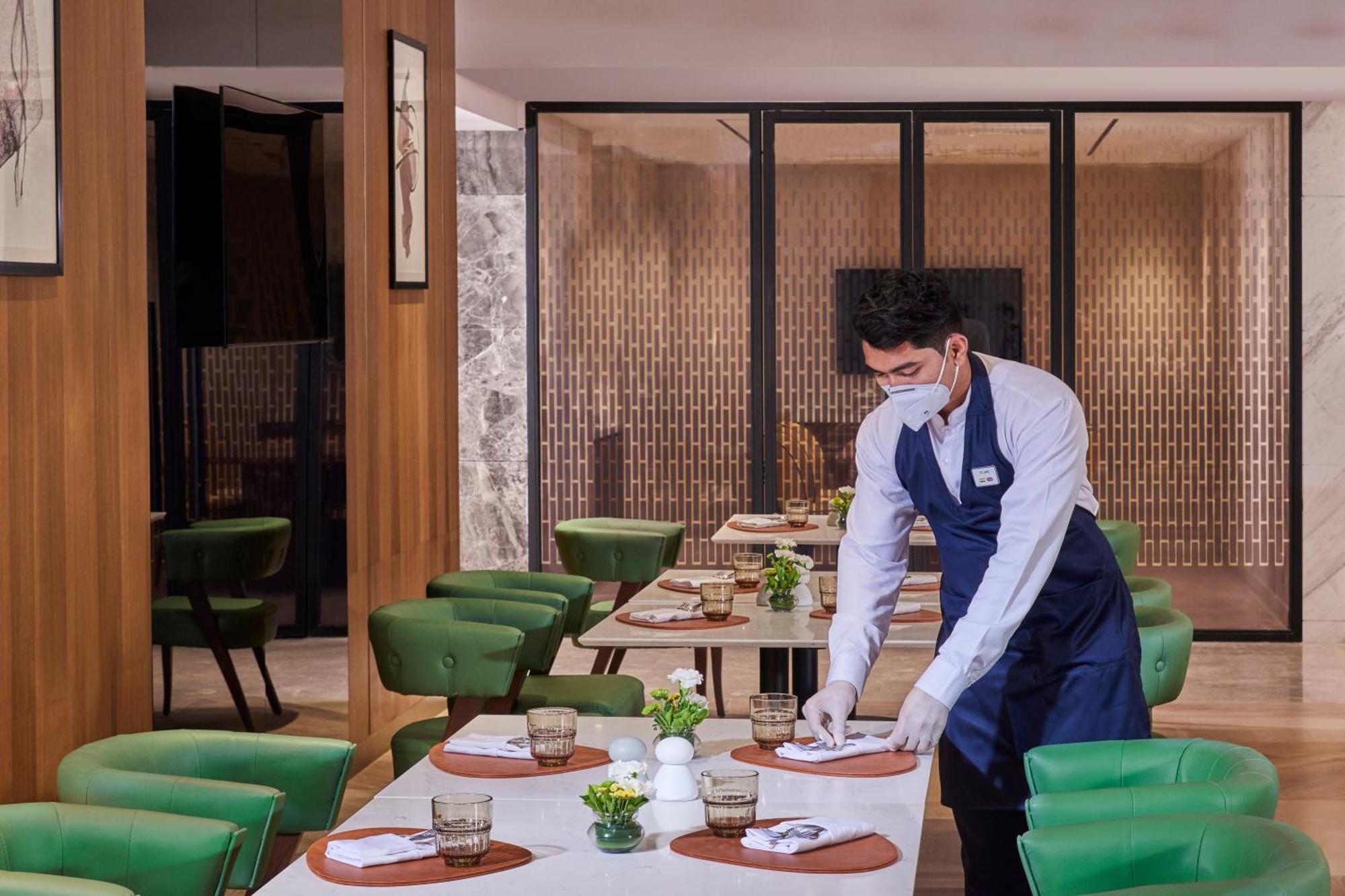 Novotel Mumbai International Airport المظهر الخارجي الصورة A restaurant in India